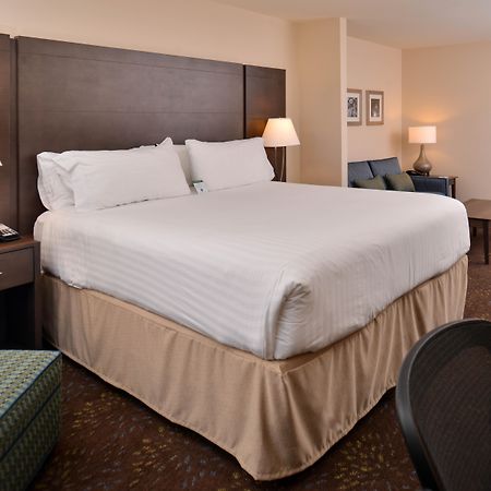 Holiday Inn Express & Suites Dearborn Sw - Detroit Area By Ihg Exterior photo