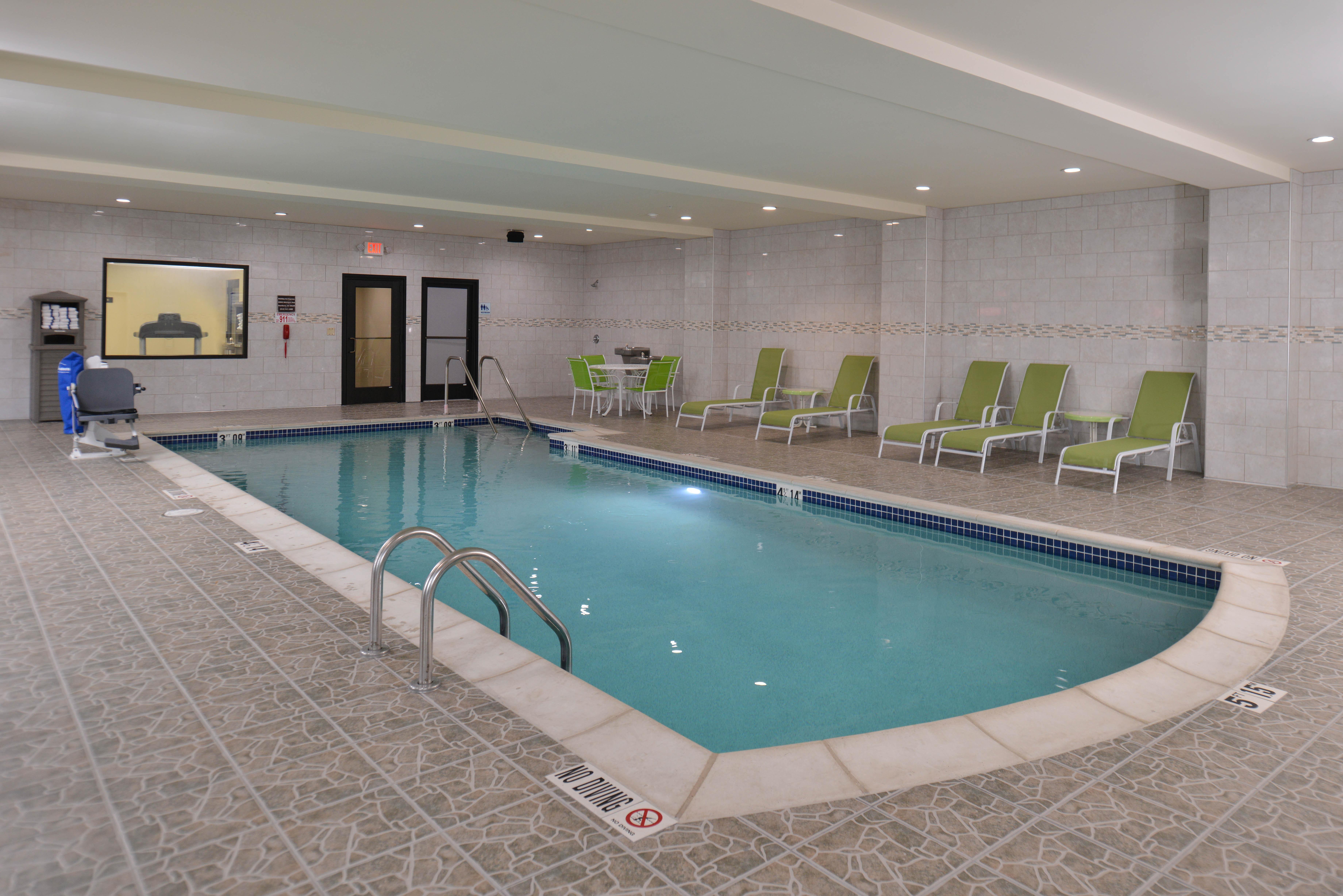 Holiday Inn Express & Suites Dearborn Sw - Detroit Area By Ihg Exterior photo