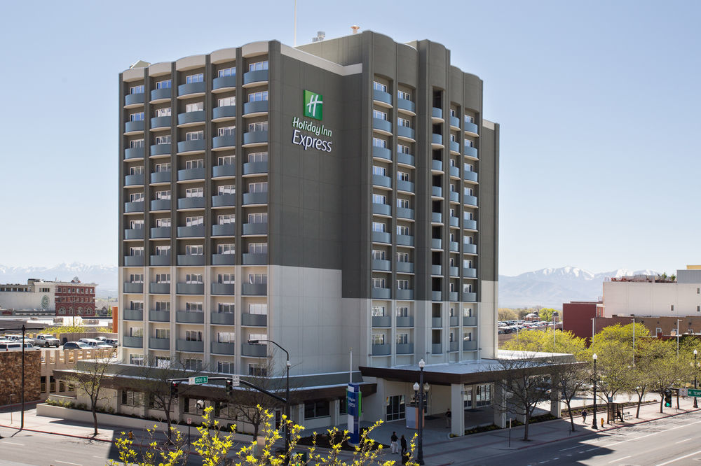 Holiday Inn Express & Suites Dearborn Sw - Detroit Area By Ihg Exterior photo